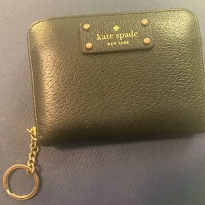 Kate Spade zip around wallet ( in great condition )